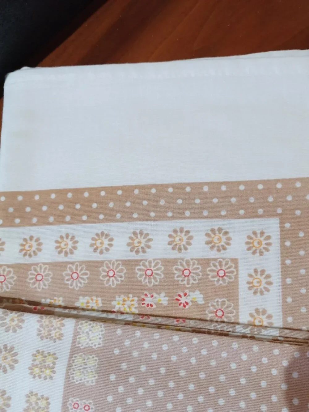 Vintage Stevens 1978 Sweet Floral Tablecloth (Wht yel red tan) 48